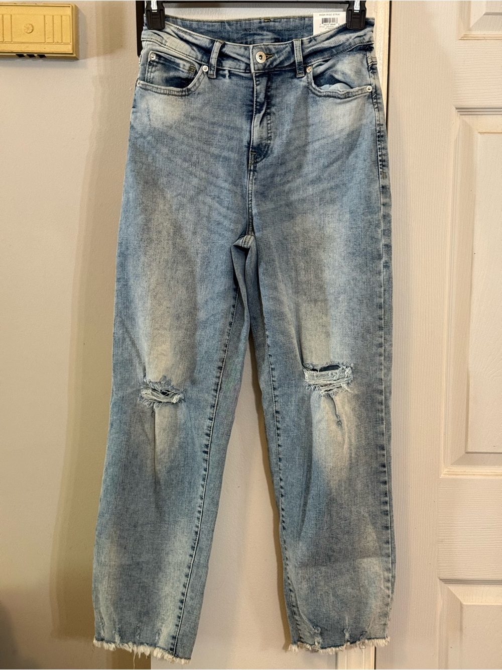 NWT International Concepts sz 8 Light Wash Distressed High-Rise Jeans